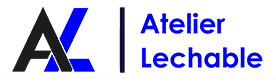 Logo 3D stylisé AILAB, avec les lettres 'AI' en noir et 'LAB' en bleu vif, sur une surface texturée marron.